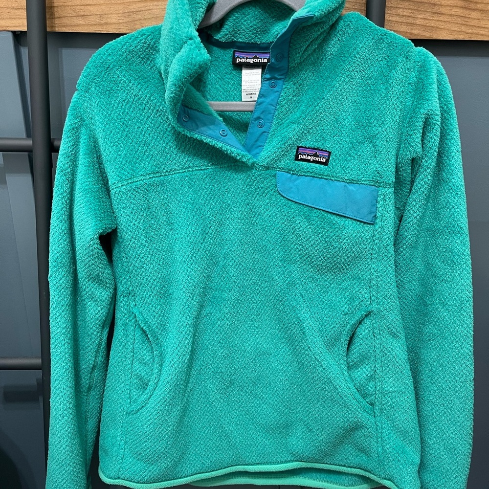 Patagonia fleece women’s pullover Med.